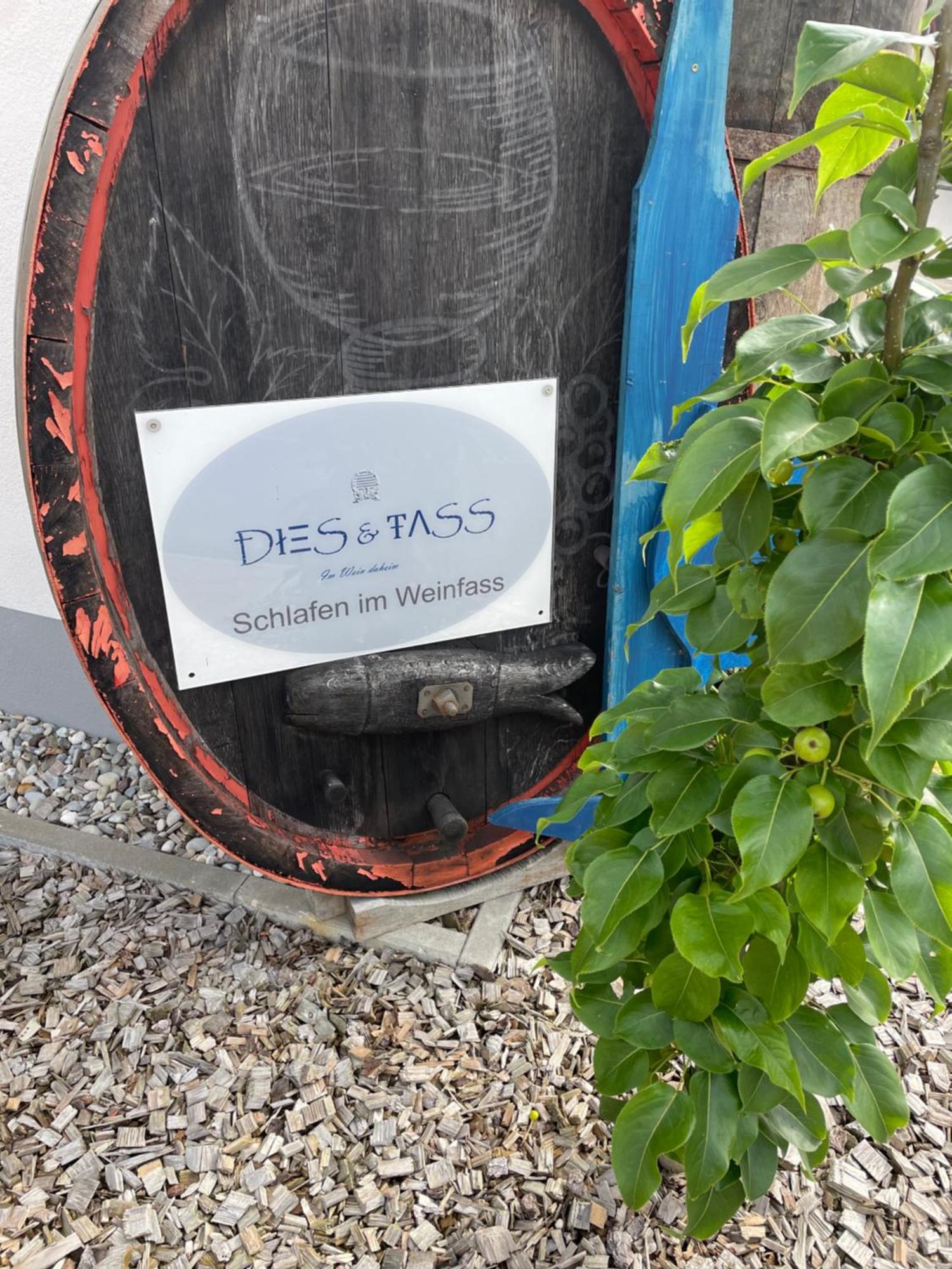 Schlafen Im Weinfass Apartment Ipsheim Exterior foto